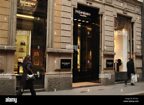 yves saint laurent via monte napoleone milano|Apre oggi a Milano nuovo store di 850 metri Yves Saint Laurent.